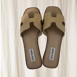 Steve Madden ( Hadyn) Natural Raffia Slide Sandals NWOT